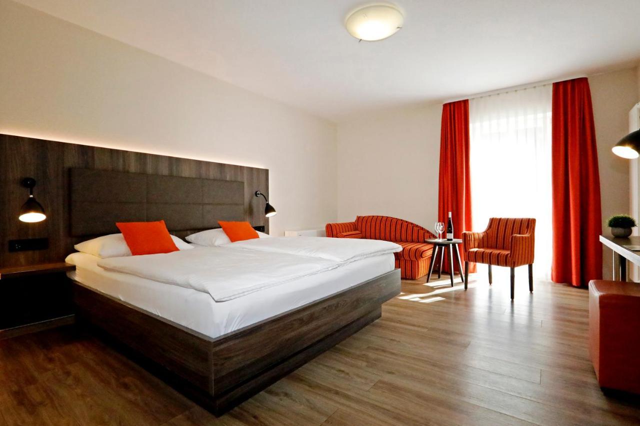 Landhotel Altes Wasserwerk Gbr Фрайнсхайм Екстериор снимка