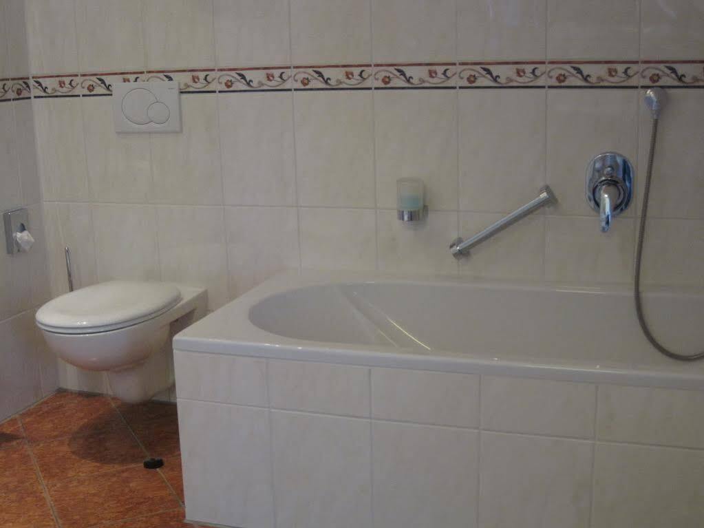 Landhotel Altes Wasserwerk Gbr Фрайнсхайм Екстериор снимка